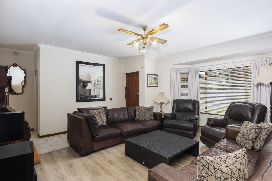 6 Bedroom Property for Sale in Morningside Western Cape